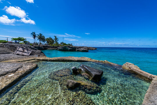 Turquoise rocky bay, Parque Nacional Marino de Punta Frances Punta Pedernales, Isla de la Juventud (Isle of Youth), Cuba, West Indies