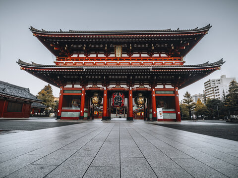Hozomon Gate in the Senso Ji Temple, Tokyo, Honshu, Japan