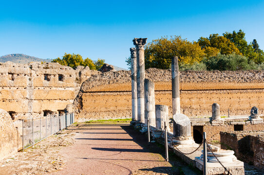 Ruins of Portico, Peschiera (Fishpond), Hadrian's Villa, UNESCO World Heritage Site, Tivoli, Province of Rome, Latium 
