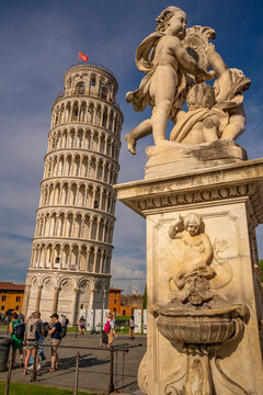 View of Fontana dei Putti and Leaning Tower of Pisa, UNESCO World Heritage Site, Pisa, Province of Pisa, Tuscany