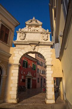 Balbi's Arch, dating from 1678, Old Town, Rovinj, Croatia