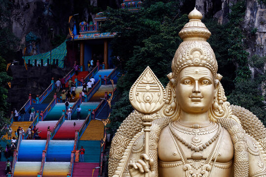 Entrance and the giant statue of Murugan, the Hindu God of War, Hindu Temple and Shrine of Batu Caves, Kuala Lumpur, Malaysia