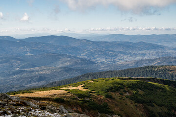 Fotografia przedstawiająca widok ze szczytu Babiej Góry