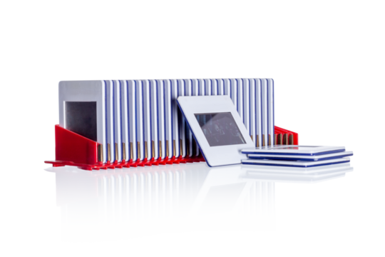 gerahmte Kleinbilddias in einem Magazin