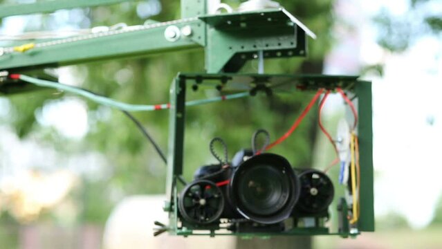 Head of homemade crane with camera moves and lens rings rotate