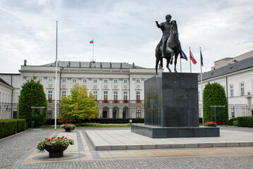 The Presidential Palace of Poland in Warsaw. In front of the building stands the statue of Prince Jozef Poniatowski. - obrazy, fototapety, plakaty
