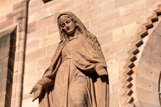 Freiburger M&uuml;nster Romanisches Querhaus mit Maria Immaculata