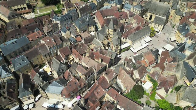 Sarlat-la-Can&eacute;da vu par drone du centre ville m&eacute;di&eacute;val 