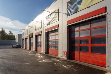 Building with a commercial vehicle repair shop with six garage doors. - obrazy, fototapety, plakaty