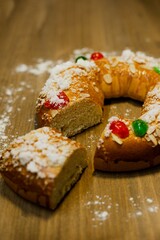 Roscón de Reyes porción cortada, navidad españa 