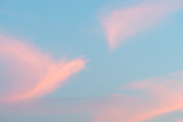 ciel avec nuages roses