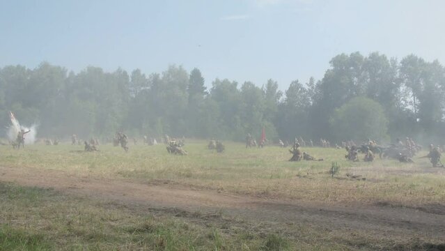 Attack of soldiers and guns movement during Battlefield 2014