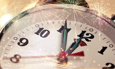 Obraz na płótnie Canvas 2024 New Year Clock And bright Fireworks
