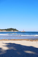 Fototapeta na wymiar beach of East sea with waves in south korea