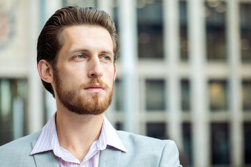 Obraz premium handsome businessman, summer day, outdoors near modern business centre