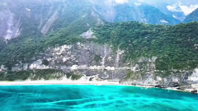  View of Qingshui Cliff, parts of Taroko National Park, located at Hualien, eastern Taiwan