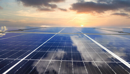 Panele fotowoltaiczne, prąd ze słońca, produkcja energii odnawialnej. - obrazy, fototapety, plakaty