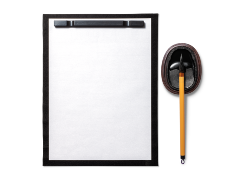 空白の半紙、筆、硯。　書道、習字のイメージ