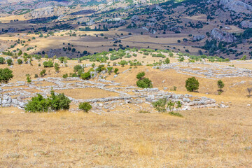 Obraz premium Remains of a building in Hattusa archeological site. Bogazkale (Bogazkoy), Turkey