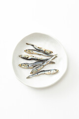 白背景に煮干し