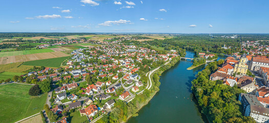 Die Donaustadt Neuburg von oben, Ausblick in die Region nördlich der Donau