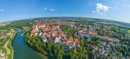 Panoramablick auf die Renaissancestadt Neuburg an der Donau in Oberbayern