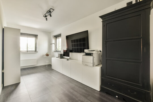 Modern Living Room with Black Furniture Elements