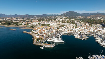 vista aérea con dron de puerto Banús en la ciudad de Marbella, España	 - obrazy, fototapety, plakaty