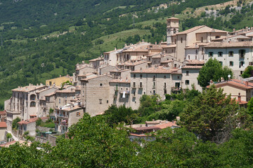 Fototapeta na wymiar Barrea, old village at Abruzzo National Park