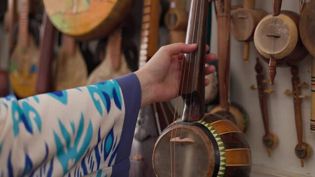 Traditional musical instruments in Uzbekistan