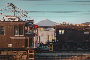 Fototapeta na wymiar Old and retro japanese trains with the mount fuji landscape behind