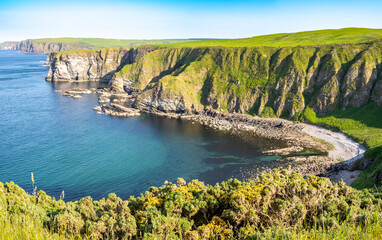 Obraz premium Downie Bay from Troup Head in Scotland