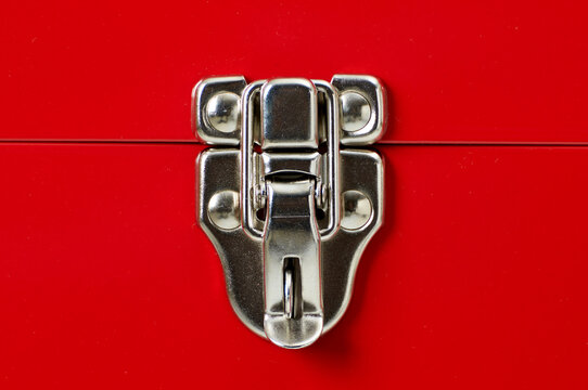 Toolbox latch