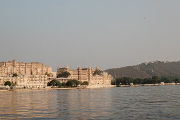 Fototapeta premium City Palace and Pichola Lake in Udaipur, India