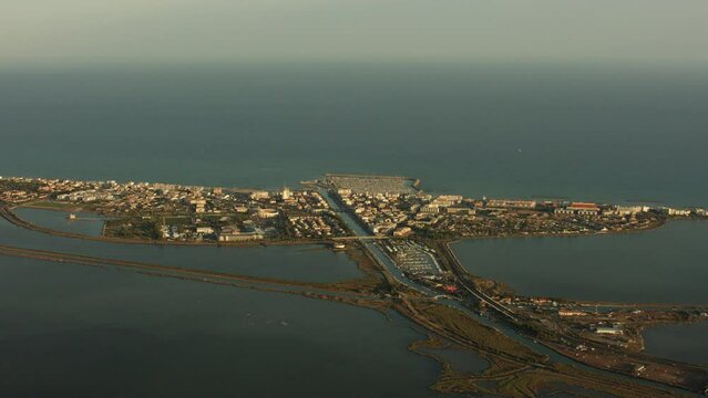 vue a&eacute;rienne de palavas les flots
