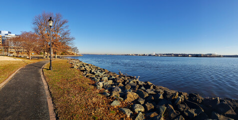 waterfront of Old Town Alexandria in Virginia, USA. A popular walking spot overlooking the bay and historic Washington. - obrazy, fototapety, plakaty