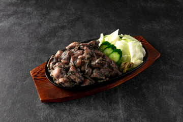 地鶏の炭火焼　Charbroiled local chicken