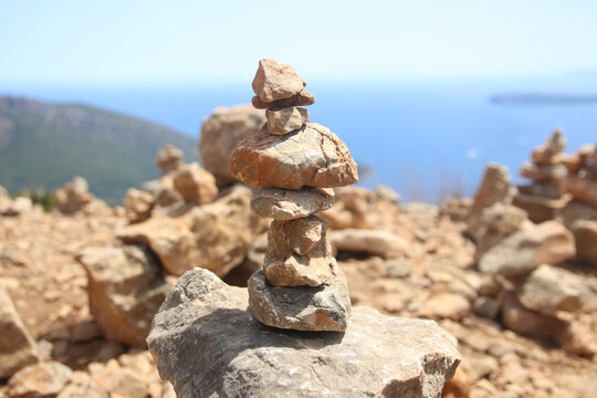 Steinm&auml;nnchen Steinmandl Steindauben Steint&uuml;rmchen auf Mallorca Balearen Spanien 