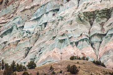 Colorful Rock formation in Painted Hills Unit of John Day Fossil Beds National Monument, north-central Oregon, U.S. - obrazy, fototapety, plakaty