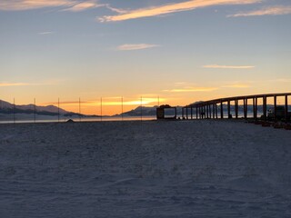 Fototapeta na wymiar sunset over the pier