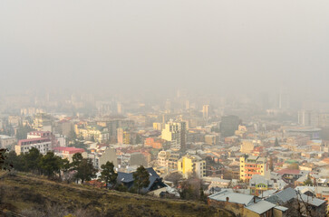 Obraz premium Vake and Vera neighborhoods covered with fog scenic view from Mtatsminda mountain (Tbilisi, Georgia) 