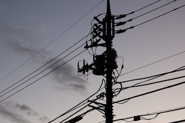 電柱のシルエット