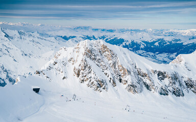 Obraz premium Panoramic view from the Kitzsteinhorn, a snowy mountain, gletsjer and ski area near Kaprun in Salzburg, Austria