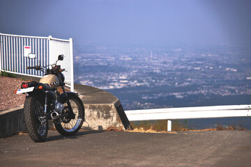 展望台に駐車するオートバイ