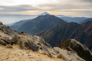 秋の山岳風景