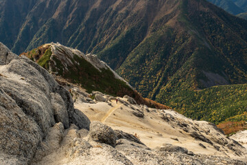 秋の山岳風景