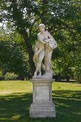 Obraz premium statue of a girl with a jug in the royal park Lazienki in Warsaw, Poland
