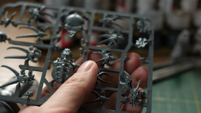 cutting off plastic skulls miniature, painting minis, miniatures for rpg game