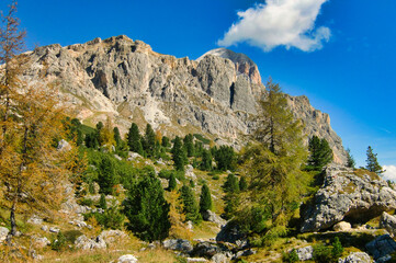 Fototapeta na wymiar Dolomiten - im Sommer und klarer Sicht 