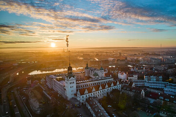 Wschód słońca w mieście  © Thomas